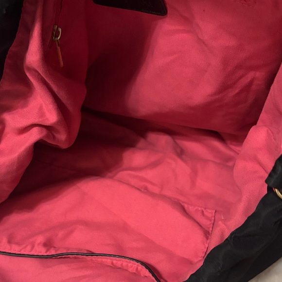 Elegant Black Shoulder Bag with Camouflage Strap - Picture 6 of 9